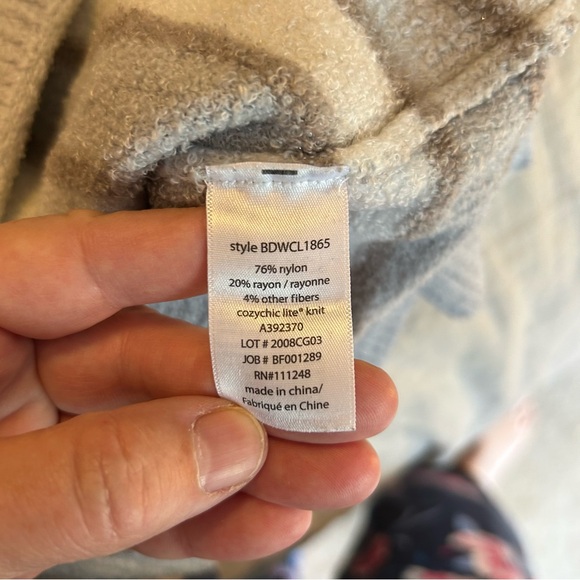 Barefoot Dreams Cozy Chic Lite Stripe Sweater size Medium - Picture 7 of 7